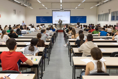 Fotos del primer día de Selectividad en Tudela.