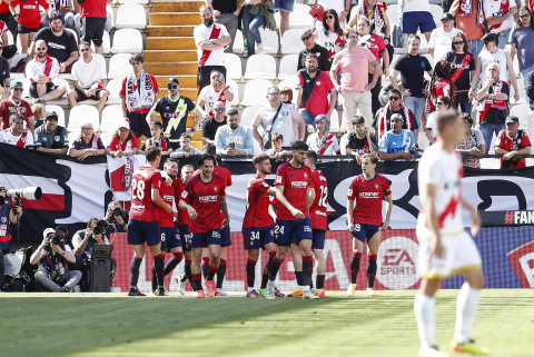 Encuentro entre el Rayo Vallecano y el C.A. Osasuna disputado en el estadio de Vallecas y correspondiente a la Jornada 32 de LaLiga EA Sports.