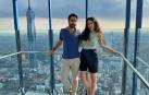 Javier Pina Urrutia y Melba Martín Redondo Javier Pina y su pareja, Melba Martín, en lo alto de la torre KL Menara, con vistas panorámicas de Kuala Lumpur