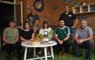 De izda. a dcha., sentados: Angelita Vázquez (cocinera), Sonia Madurga (concejala de Educación), Garazi Labiano y Joseba Corera (cooperativa Taupadak) y Tirso Baztan (pescadería Baztan).  De pie, David Gutiérrez (pan ecológico Panera) y Mikel Beroiz (frutas y verduras Reparazea)