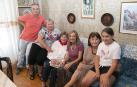 María Luisa San Juan, junto a la alcaldesa y algunos de sus familiares