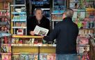 Jesús Javier Inchauspe Barcelona.  Tiene 61 años de edad. Regenta el kiosco de la hoy Plaza de Cortes, en Tafalla, desde el 1 de abril de 1982. Casado con Arantza Ilundáin Guillén, es padre de Jokin y Uxue. Se hizo cargo del negocio que en la localidad era conocido como el Kiosco de la Rosario, en atención de una de las tres hermanas que ostentaban su titularidad desde 1947.