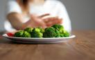 Quienes sufren un trastorno restrictivo se caracterizan por elegir específica y estrictamente ciertos alimentos, guiados sobre todo por sus características sensoriales (color, forma y, especialmente, textura)