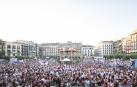 Miles de personas mostraron ayer su repulsa a las agresiones sexuales en una concentración a las nueve de la noche en la Plaza del Castillo de Pamplona