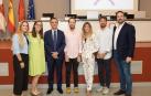 Los premiados por AER. De izquierda a derecha, los premiados en la XXI edición de los galardones de la Asociación Empresa Ribera (AER), Alejandra Oliver Rodríguez, Laura Oliver San José, Santiago Sala González, Diego y Natalia Oliver Gimeno, Ernesto Oliver San José y Gonzalo Oliver Amatrian,