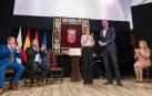 De izda. a dcha., Alejandro Toquero, Unai Hualde, María Chivite, Javier Casado (director de la Fundación +34) y Ana Ollo, en la entrega del premio