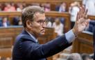 Feijóo saluda durante la segunda sesión de su investidura