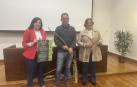 Merches Osés, Daniel Ruiz -ambos del CETE- y la alcaldesa, Marta Ruiz de Alda.