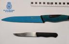 Cuatro detenidos por golpear y apuñalar con un cuchillo de cocina a un hombre
