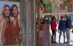 Varias personas con mascarilla por las calles de Estella