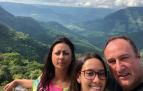 Ramón Urrutia Beltrán conoció a su mujer, Edavni de Cruz Barbosa, en Itú. Tuvieron una hija en 2001, Victória Barbosa Urrutia (en el centro)