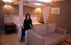 Sara Martínez Sánchez, directora de El Toro y presidenta de la Asociación de Hoteles de Pamplona. Sara, en una de las habitaciones de su hotel, en Berrioplano.