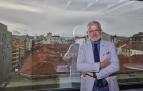 Juan José Echeverría, concejal de urbanismo, en las oficinas municipales de la avenida del ejército, con vistas al Ensanche