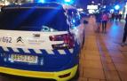 Patrulla de la Policía Municipal en una calle de Pamplona.