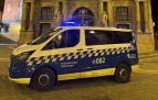 Furgoneta policial frente al Ayuntamiento de Pamplona