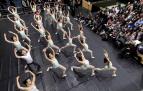 85 alumnos de entre 10 y 16 años de la Escuela de Danza de Navarra ofrecieron este viernes un espectáculo de baile clásico, bolero, flamenco y contemporáneo para cerrar la primera jornada.