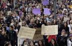 La manifestación ha comenzado a las 12.30 horas en el Palacio de Justicia y la marcha se dirige a la Plaza del Castillo