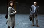 Laura Pérez (Podemos-Orain Bai) y Adolfo Araiz (Bildu), en el atrio del Parlamento foral.