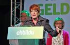 La candidata de EH Bildu a la presidencia de Navarra, Bakartxo Ruiz, analizando los resultados en el acto del Zentral