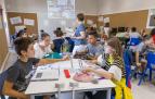 Un grupo de cuatro alumnos trabaja en uno de los proyectos planteados en la nueva metodología Impronta puesta en marcha en las nuevas aulas del colegio San Francisco Javier (Jesuitas) de Tudela.