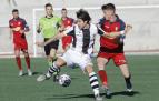 Marc Cardona presiona a un jugador del Haro Deportivo en el partido de Copa del Rey.