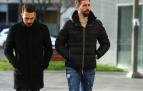 Jordi Figueras, a la derecha, entra al Palacio de Justicia acompañado por Xavi Torres en la última sesión del juicio.