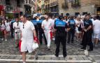 La Plaza Consistorial ha comenzado a llenarse hacia las 9 de la mañana de gente que esperaba a las 12 horas a que estallase la fiesta
