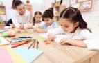 Imagen de varios niños y niñas en una clase de Infantil