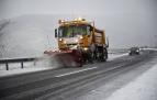 Rescatadas 10 personas de un autobús en peligro de caer a un río tras patinar por la nieve