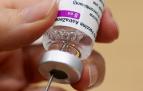 Un vial de la vacuna de AstraZeneca y la Universidad de Oxford.