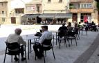 Los vecinos y vecinas de Miranda de Arga disfrutan estos días de verano de las terrazas de la localidad