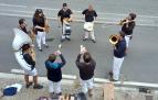 Los integrantes de la charanga alsasuarra Txorongo en una actuación anterior.