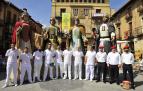 La comparsa de Olite conmemora su 75 aniversario. Es el tiempo que tienen la primera pareja de gigantes y cuatro cabezudos