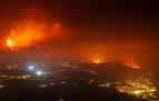 La lava avanza con el municipio de Tazacorte en primer término