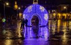 La bola 3D de la plaza San Francisco es uno de los adornos favoritos de los pamploneses