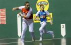 Aimar Olaizola y Unai Laso, en el último partido profesional de Olaizola en el Labrit