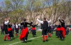 Reciente actuación del grupo de danzas Rocamador de Sangüesa en Liédena, celebrando el centenario del C.D. Aurrera. Con su traje más reconocido, interpretó la ‘Jota Vieja de Sangüesa’.