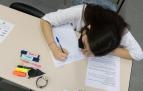 Una alumna navarra en la Selectividad. Quienes vayan a hacer la EvAU deben solicitar ya la beca.