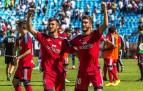 Oier y Torres tras finalizar un encuentro en el estadio de La Romareda
