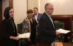 Las concejalas María Echávarri y Ana Elizalde, con Javier Labairu y el alcalde, Enrique Maya.
