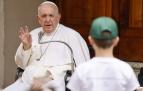 El papa Francisco, en el encuentro este sábado con un grupo de jóvenes en el Vaticano