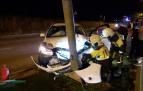 Estado en el que quedó el vehículo tras chocar contra la mediana en Tudela