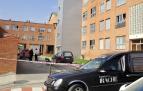 Policía Foral y servicios funerarios, en el lugar del suceso en Tafalla