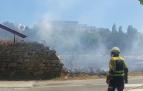 El fuego se ha originado campo de cereal junto al cementerio de Burlada