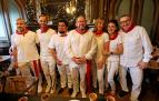 Por la izda: Miguel  Tazón. Iván Gaza, José Luis Neyro, Víctor Sánchez (director Tres Reyes Pamplona), Maite Álava (directora Tres Reyes San Sebastián); Isabel Díaz y Tomás García (maître del Tres Reyes Pamplona).