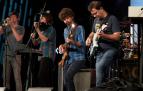 El grupo estadounidense Snarky Puppy durante su actuación hoy jueves en el pabellón de Mendizorroza, en la segunda jornada del Festival de Jazz de Vitoria