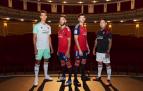 Lucas Torró, Roberto Torres, David García y el Chimy Ávila, con las nuevas equipaciones