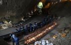 Asistentes al Zikiro Jate en las cuevas de Zugarramurdi