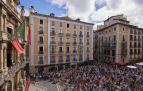 La Plaza Consistorial se llenó de gente para escuchar flamenco de la mano de  María José Llergo y Paco Soto.