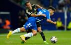 El defensa del Real Madrid Lucas Vázquez (i) lucha con Nicolás Melamed, del RCD Espanyol